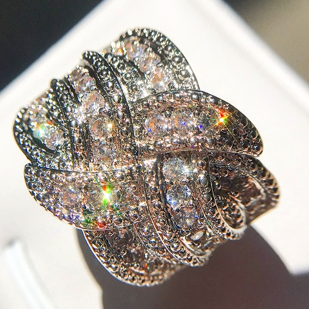 (7) luxurious  Diamond cocktail ring criss cross cocktail ring sz 5